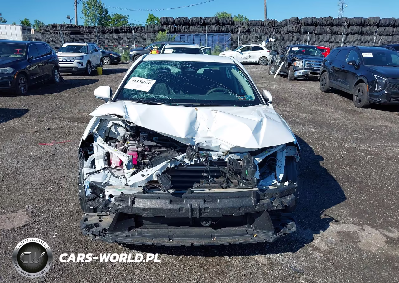 2025 Toyota Camry Le VIN:4T1DAACKXSU573514 - 13