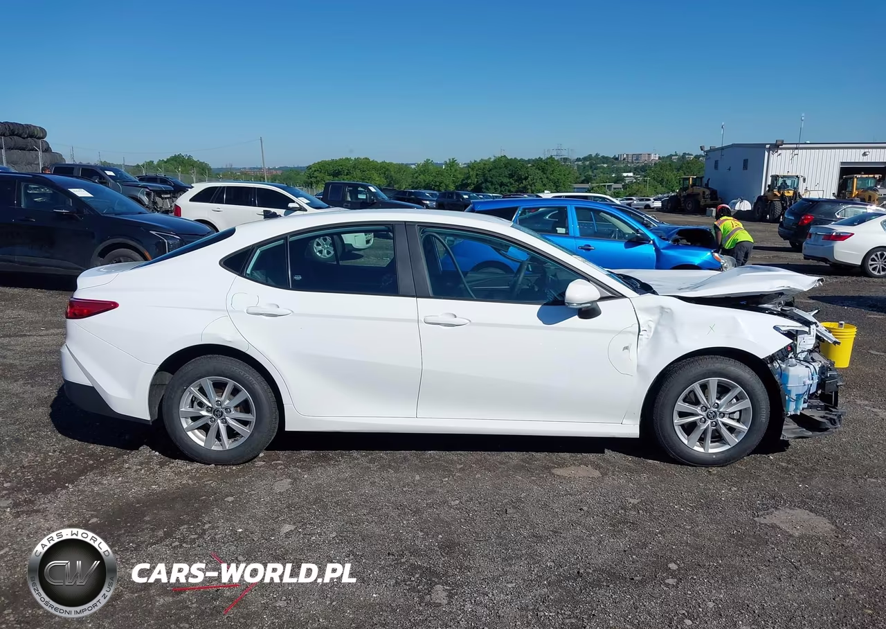2025 Toyota Camry Le VIN:4T1DAACKXSU573514 - 14