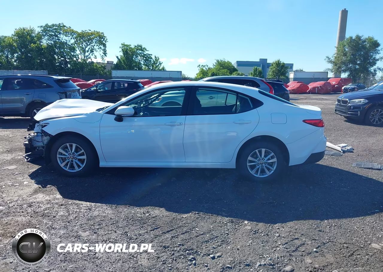 2025 Toyota Camry Le VIN:4T1DAACKXSU573514 - 15