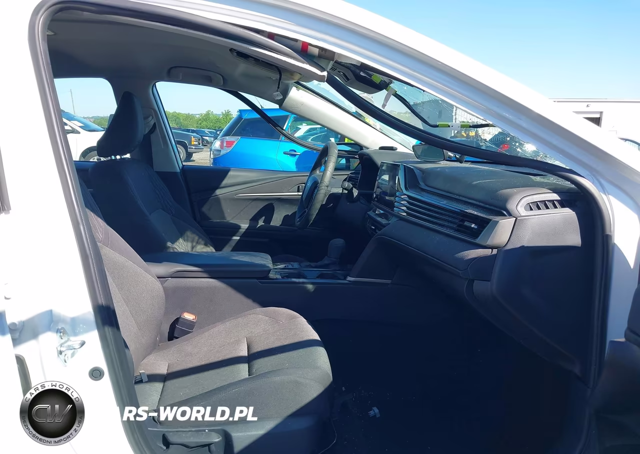 2025 Toyota Camry Le VIN:4T1DAACKXSU573514 - 5