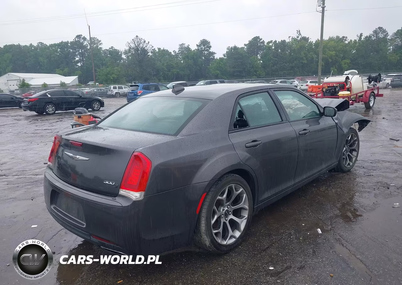 2017 Chrysler 300 300S VIN:2C3CCABG9HH596466 - 4