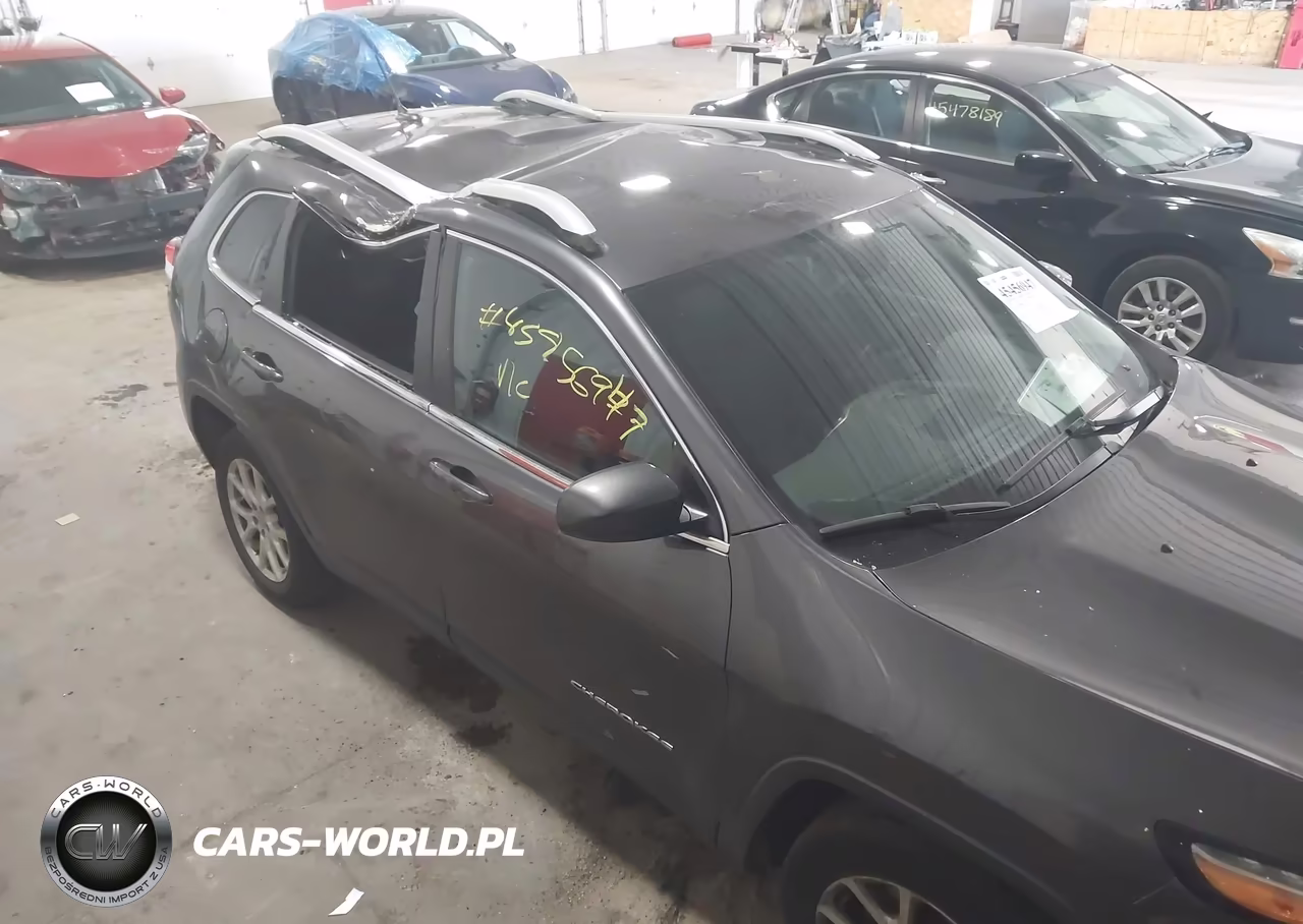 2017 Jeep Cherokee Latitude VIN:1C4PJLCB5HW642300 - 6