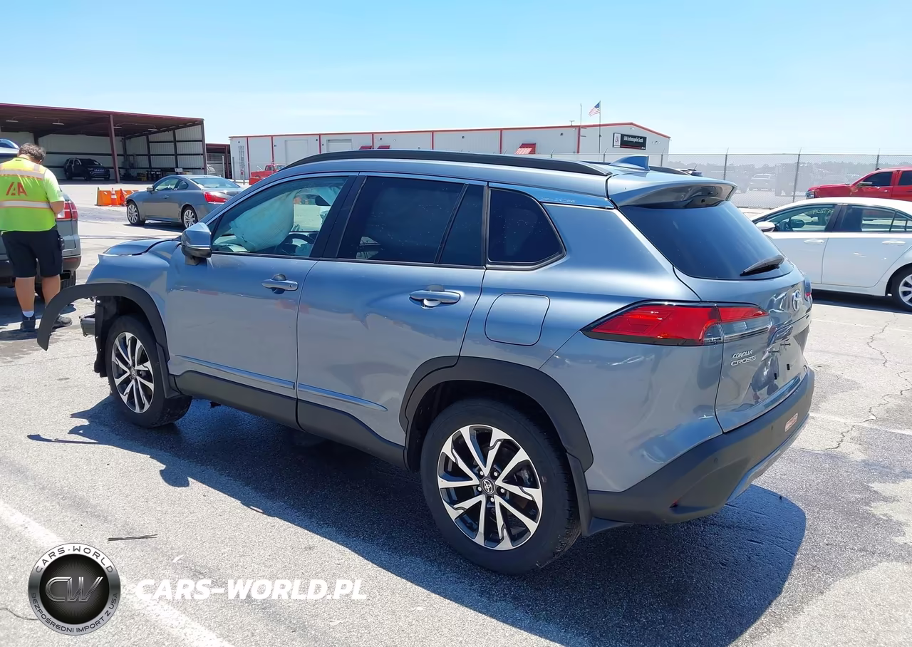 2023 Toyota Corolla Cross Xle VIN:7MUDAABG7PV052219 - 3