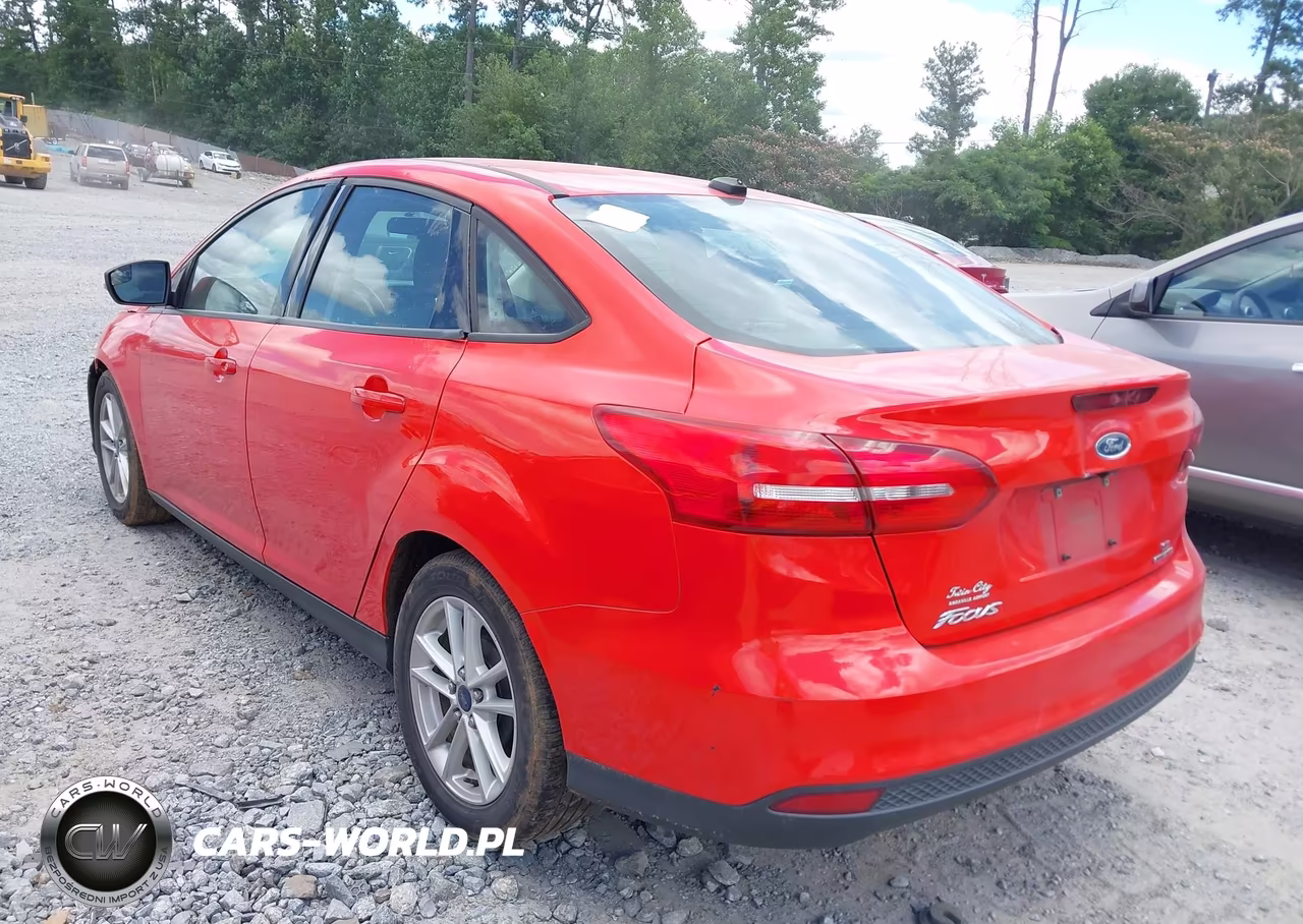 2015 Ford Focus Se VIN:1FADP3F22FL233785 - 3
