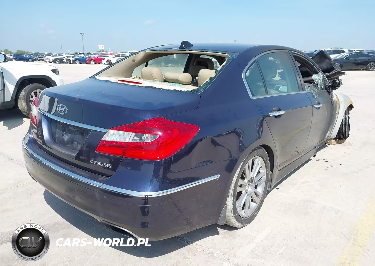 2013 Hyundai Genesis 3.8 VIN:KMHGC4DD1DU237407 - 4
