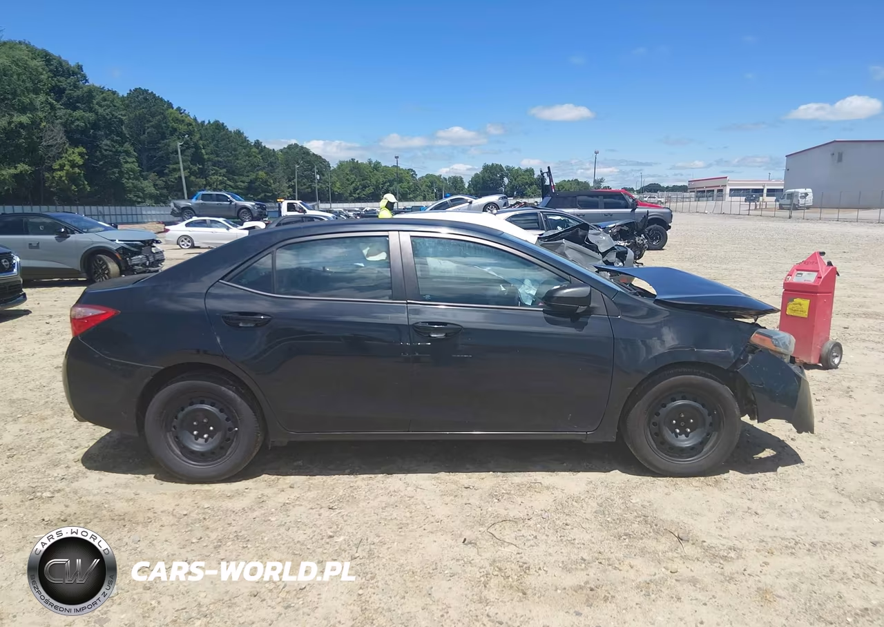 2018 Toyota Corolla Le VIN:2T1BURHE0JC985067 - 13