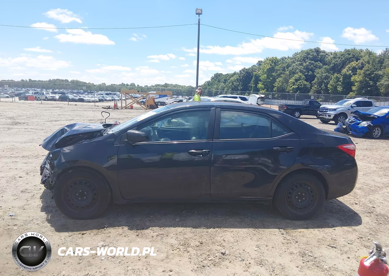2018 Toyota Corolla Le VIN:2T1BURHE0JC985067 - 14