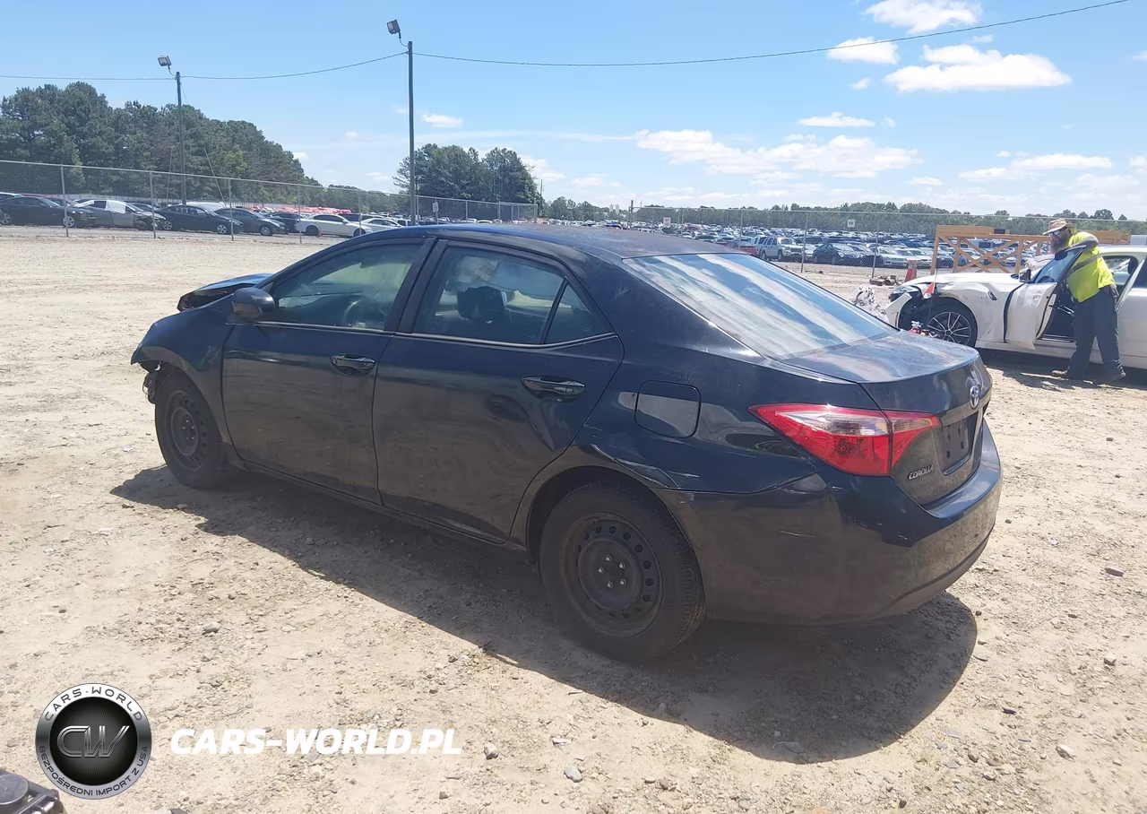 2018 Toyota Corolla Le VIN:2T1BURHE0JC985067 - 3