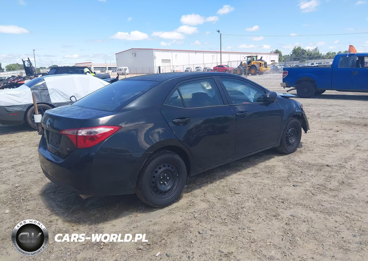 2018 Toyota Corolla Le VIN:2T1BURHE0JC985067 - 4