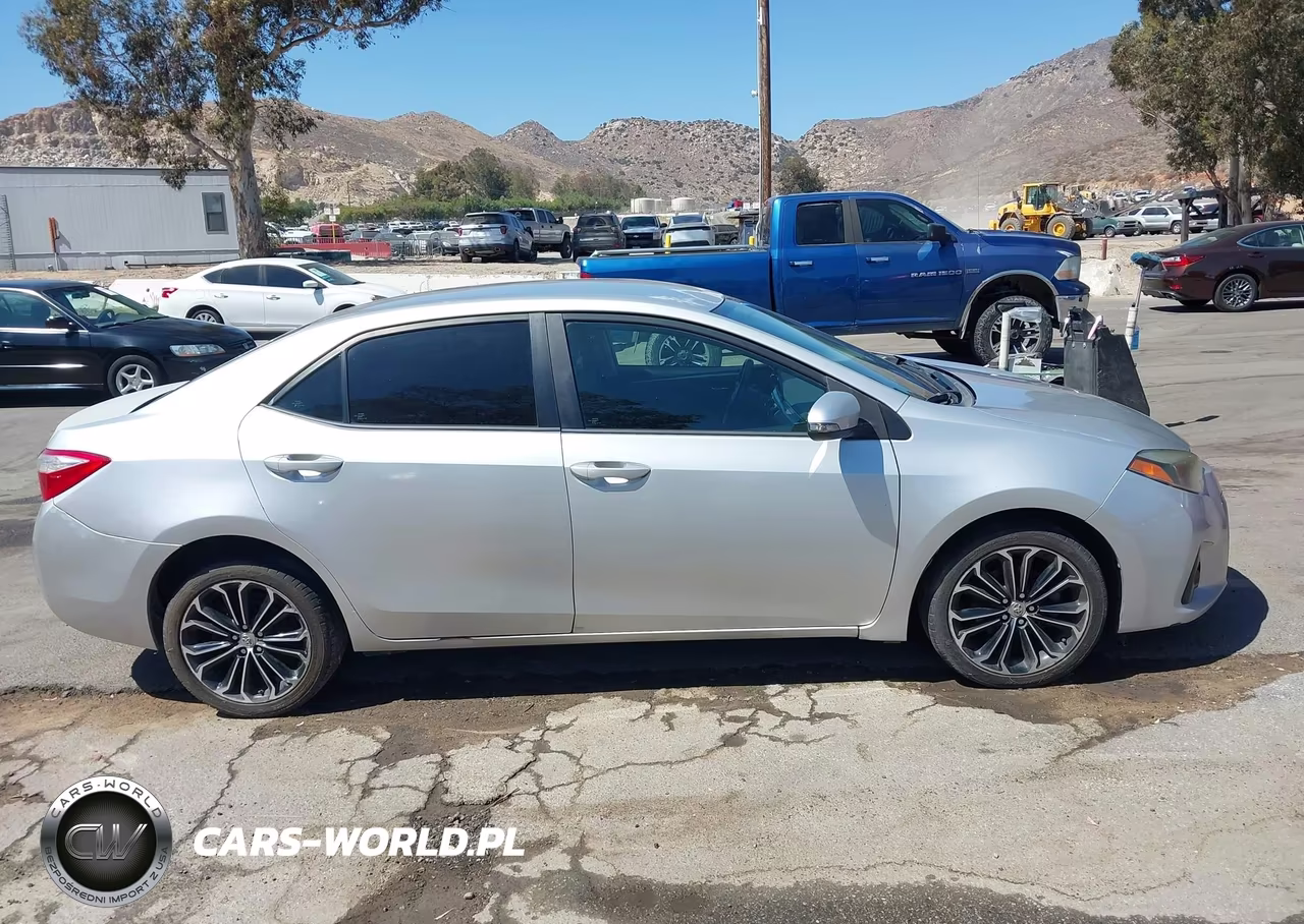 2015 Toyota Corolla S Plus VIN:5YFBURHE8FP343347 - 13