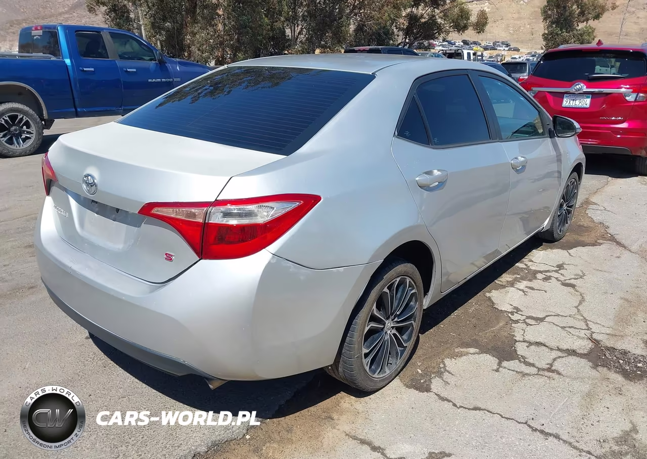 2015 Toyota Corolla S Plus VIN:5YFBURHE8FP343347 - 4