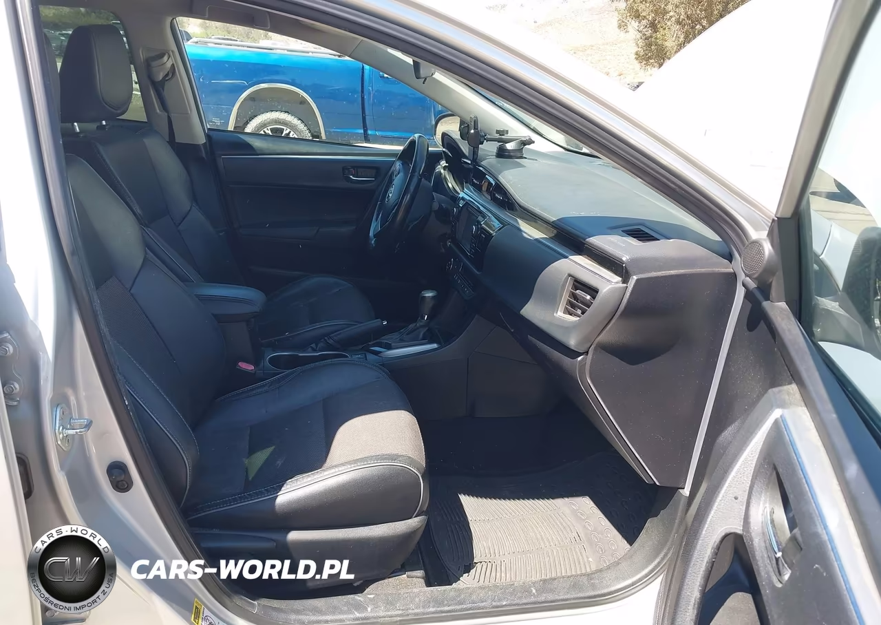 2015 Toyota Corolla S Plus VIN:5YFBURHE8FP343347 - 5