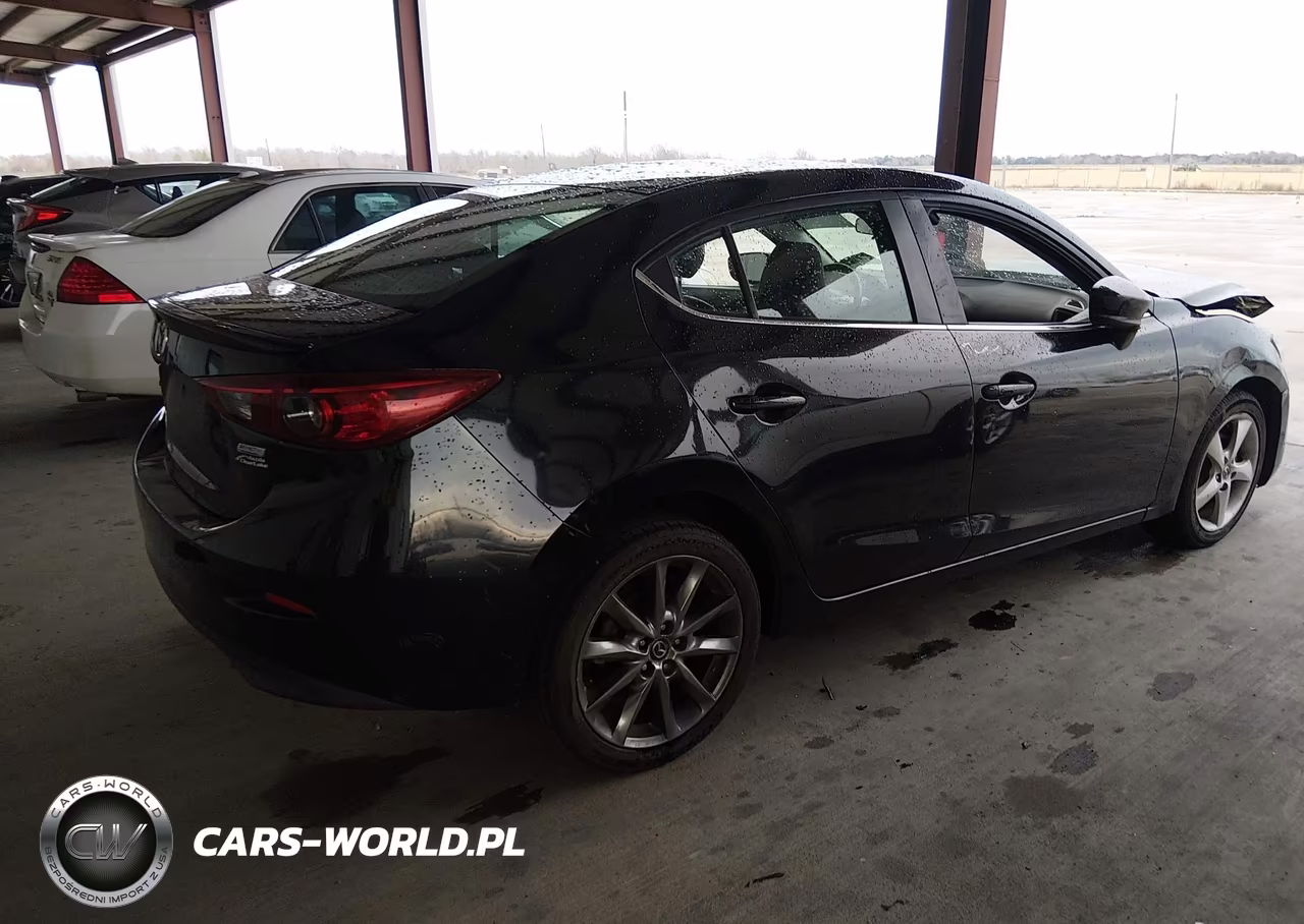2018 Mazda Mazda3 Touring VIN:3MZBN1V33JM168049 - 4