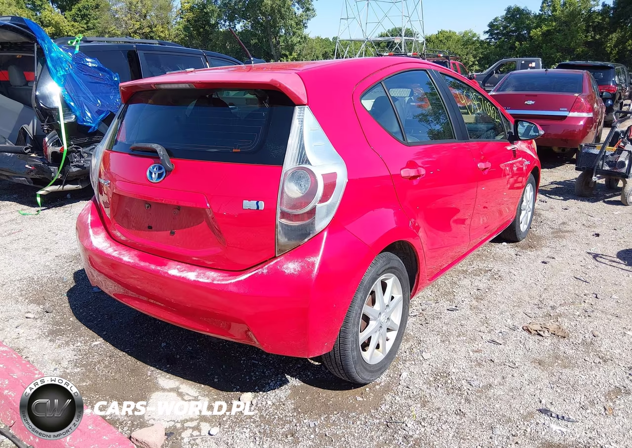 2013 Toyota Prius C Four VIN:JTDKDTB39D1052801 - 4