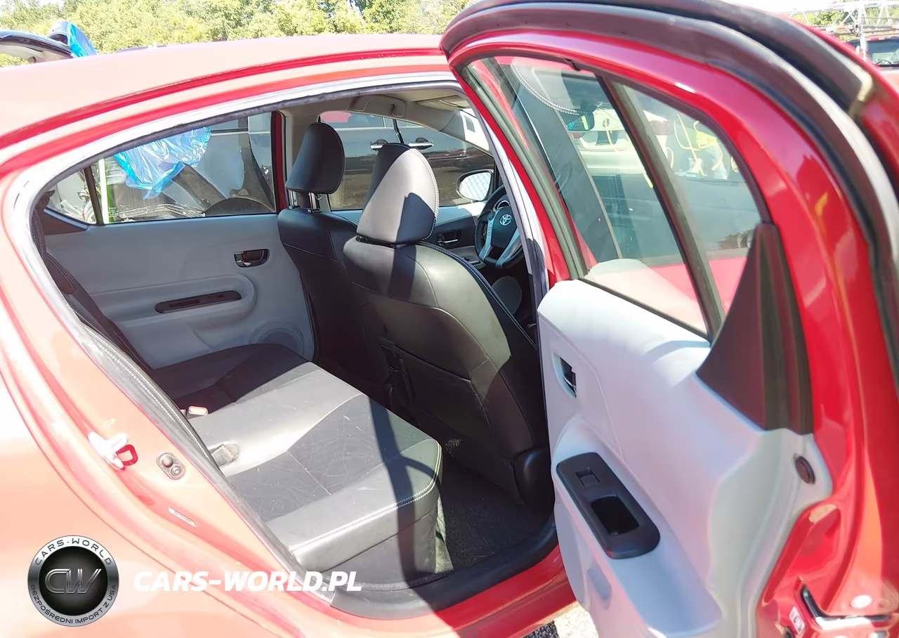 2013 Toyota Prius C Four VIN:JTDKDTB39D1052801 - 8