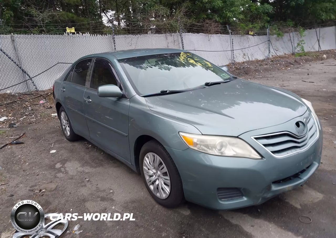 2010 Toyota Camry Le – zdjęcie 1 z 12
