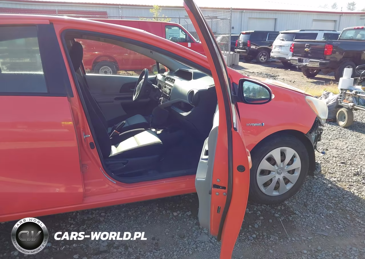 2012 Toyota Prius C Two VIN:JTDKDTB33C1030369 - 5