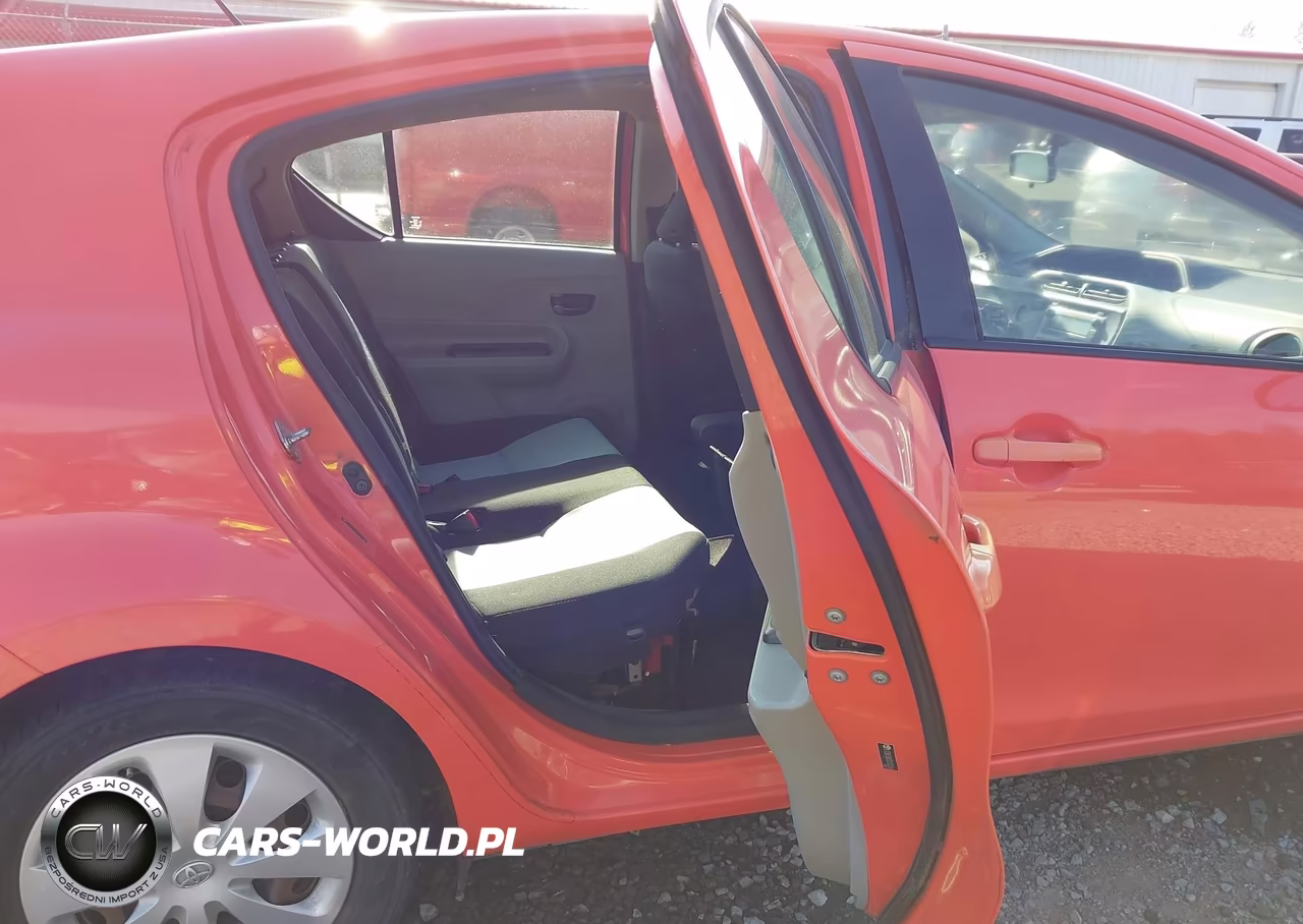 2012 Toyota Prius C Two VIN:JTDKDTB33C1030369 - 8