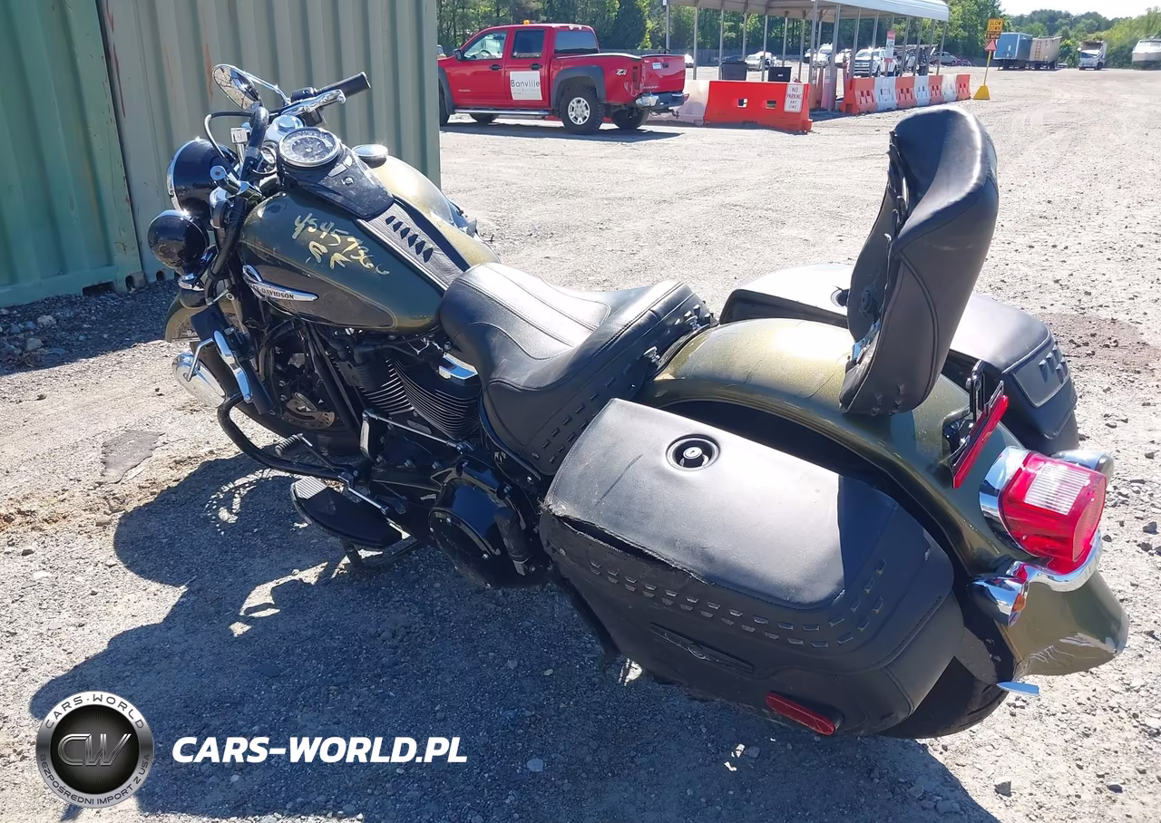2018 Harley-Davidson Flhc Heritage Classic VIN:1HD1YAJ17JC014261 - 3