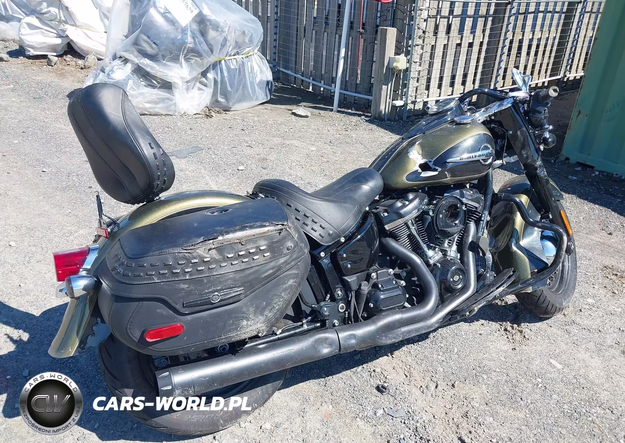 2018 Harley-Davidson Flhc Heritage Classic VIN:1HD1YAJ17JC014261 - 4
