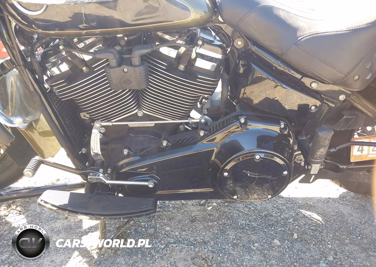 2018 Harley-Davidson Flhc Heritage Classic VIN:1HD1YAJ17JC014261 - 9