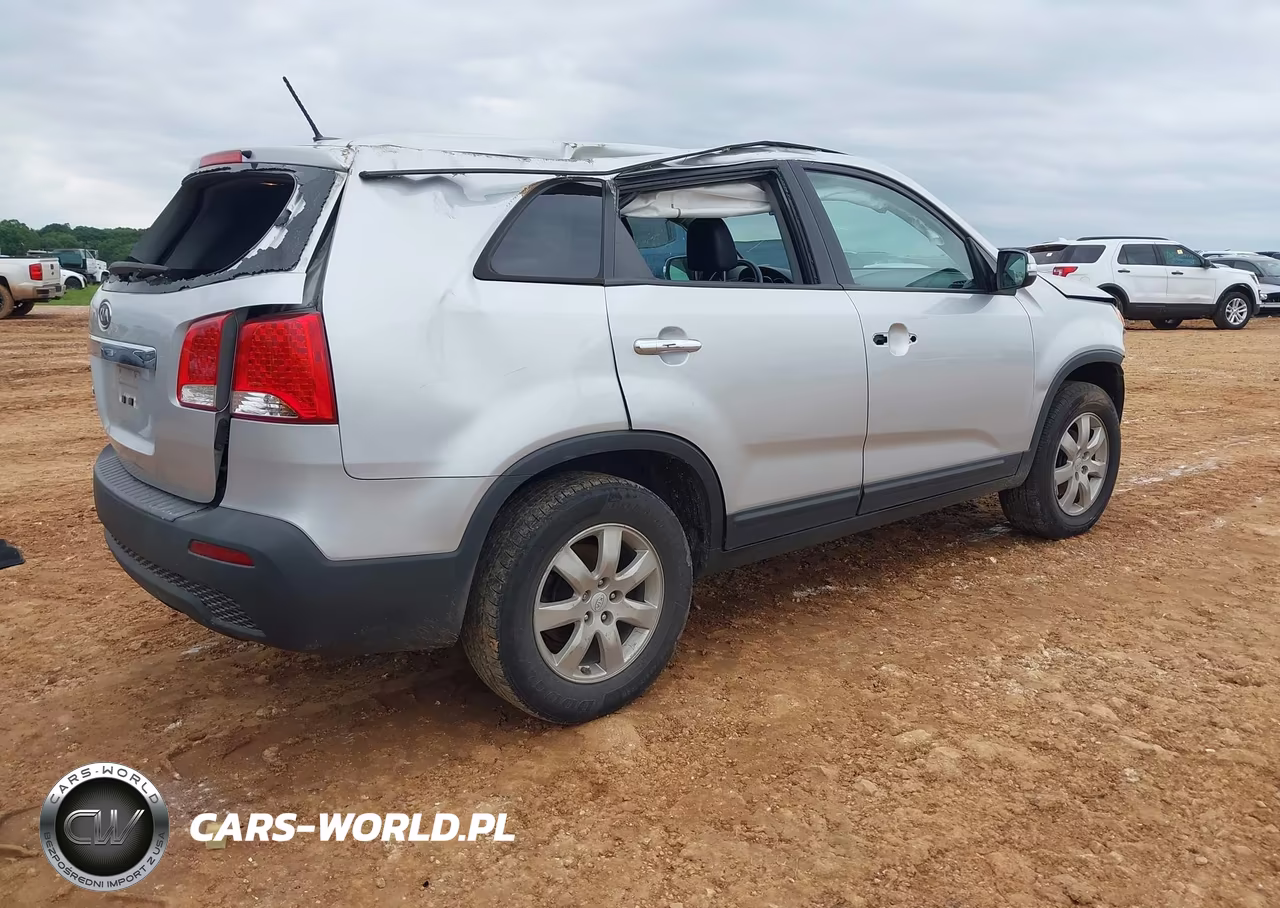 2011 Kia Sorento Lx VIN:5XYKT3A10BG145027 - 4