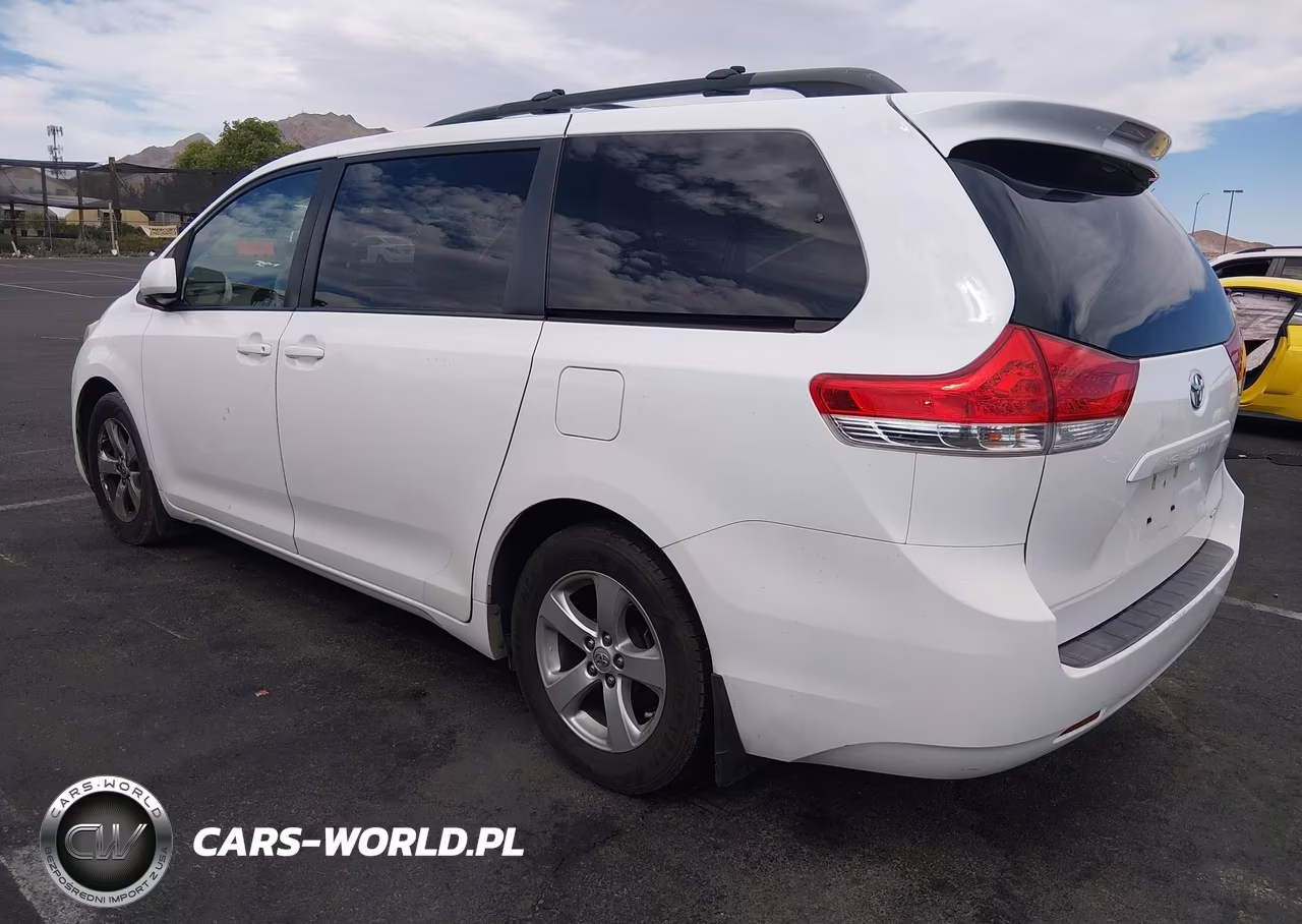 2014 Toyota Sienna Le V6 8 Passenger VIN:5TDKK3DC4ES489824 - 3