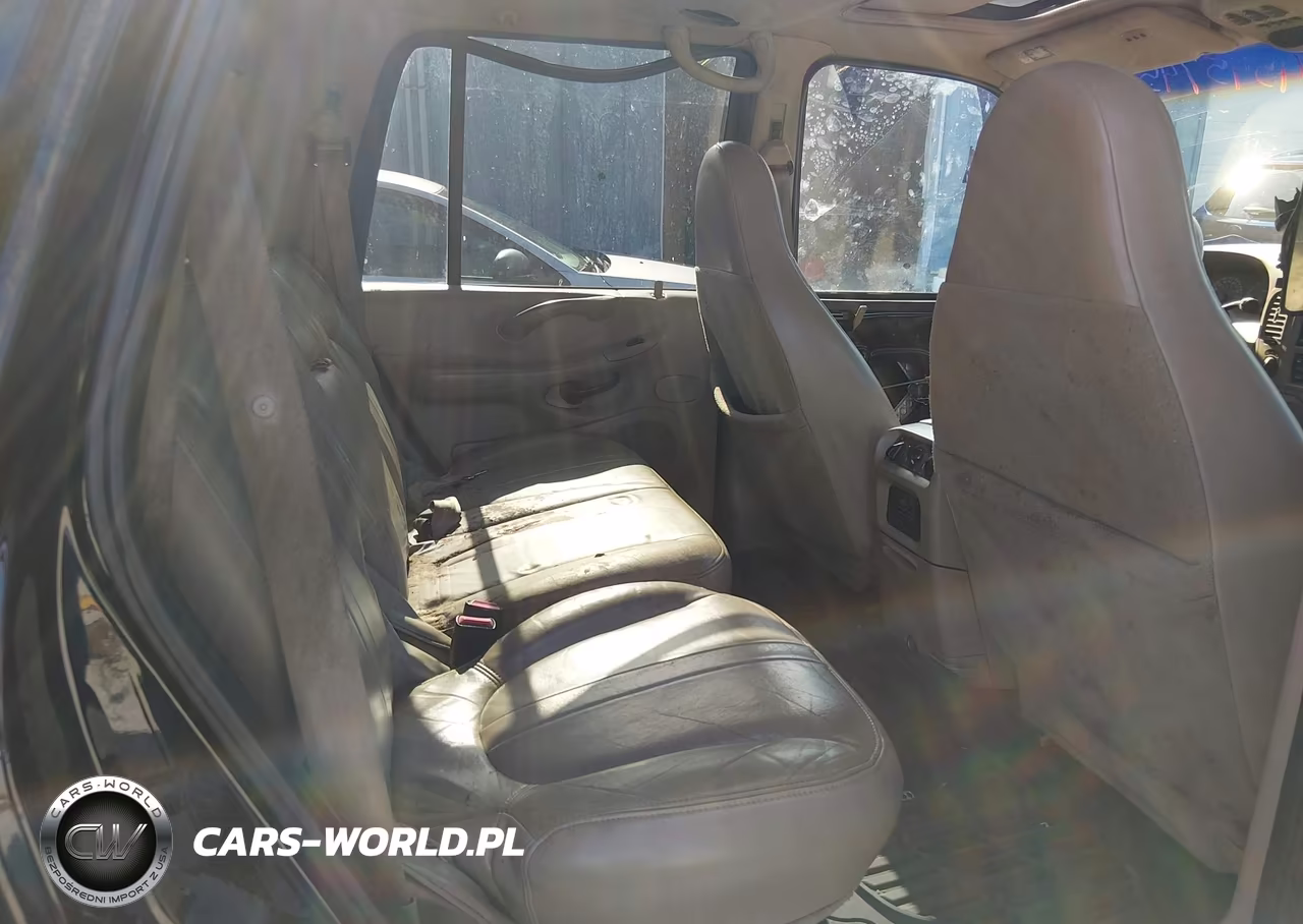 2002 Ford Expedition Eddie Bauer VIN:1FMPU18L22LA71379 - 8