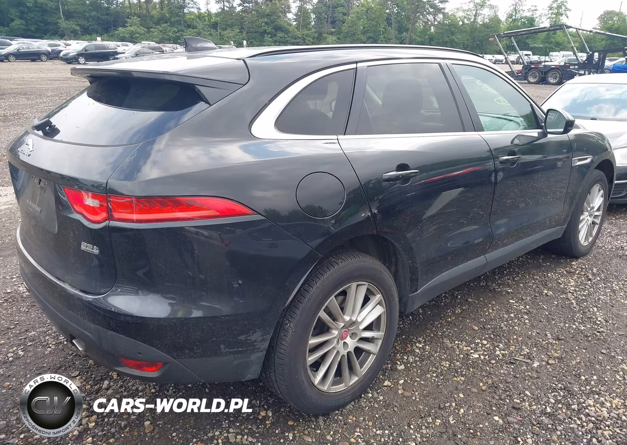2017 Jaguar F-Pace 35T Prestige VIN:SADCK2BV3HA064653 - 4