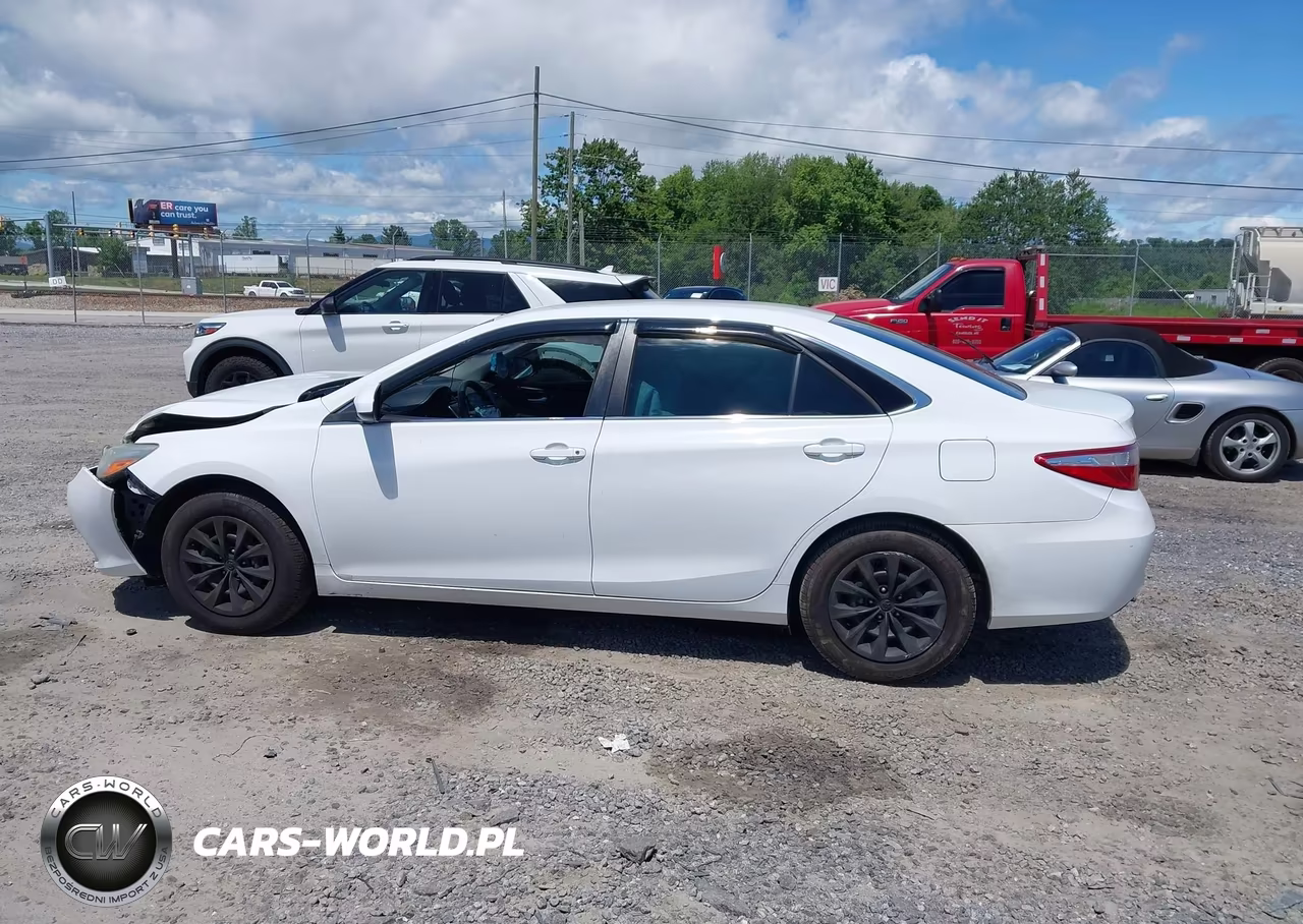 2017 Toyota Camry Le VIN:4T1BF1FK8HU731037 - 14