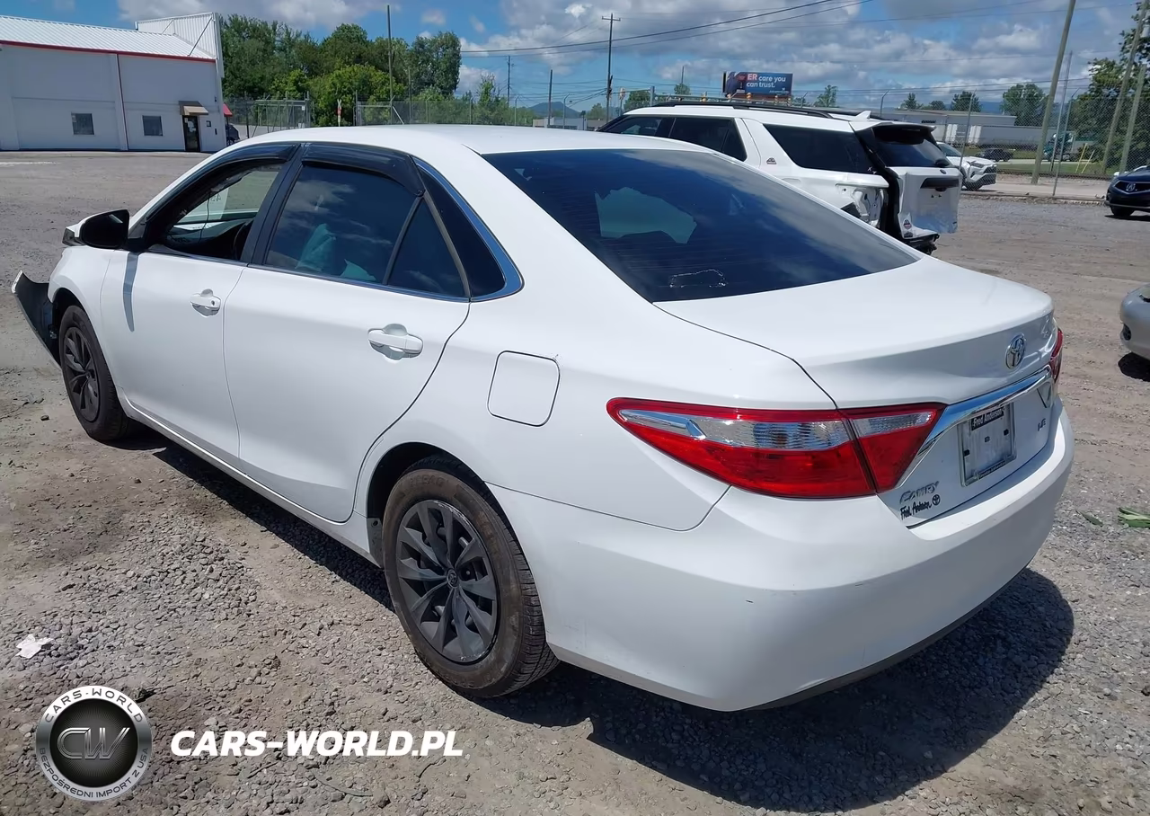 2017 Toyota Camry Le VIN:4T1BF1FK8HU731037 - 3