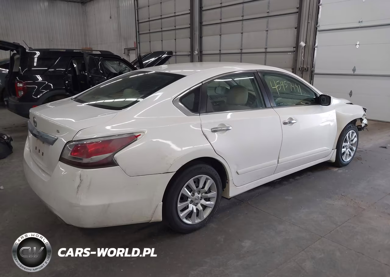 2015 Nissan Altima 2.5 S VIN:1N4AL3APXFN355879 - 4