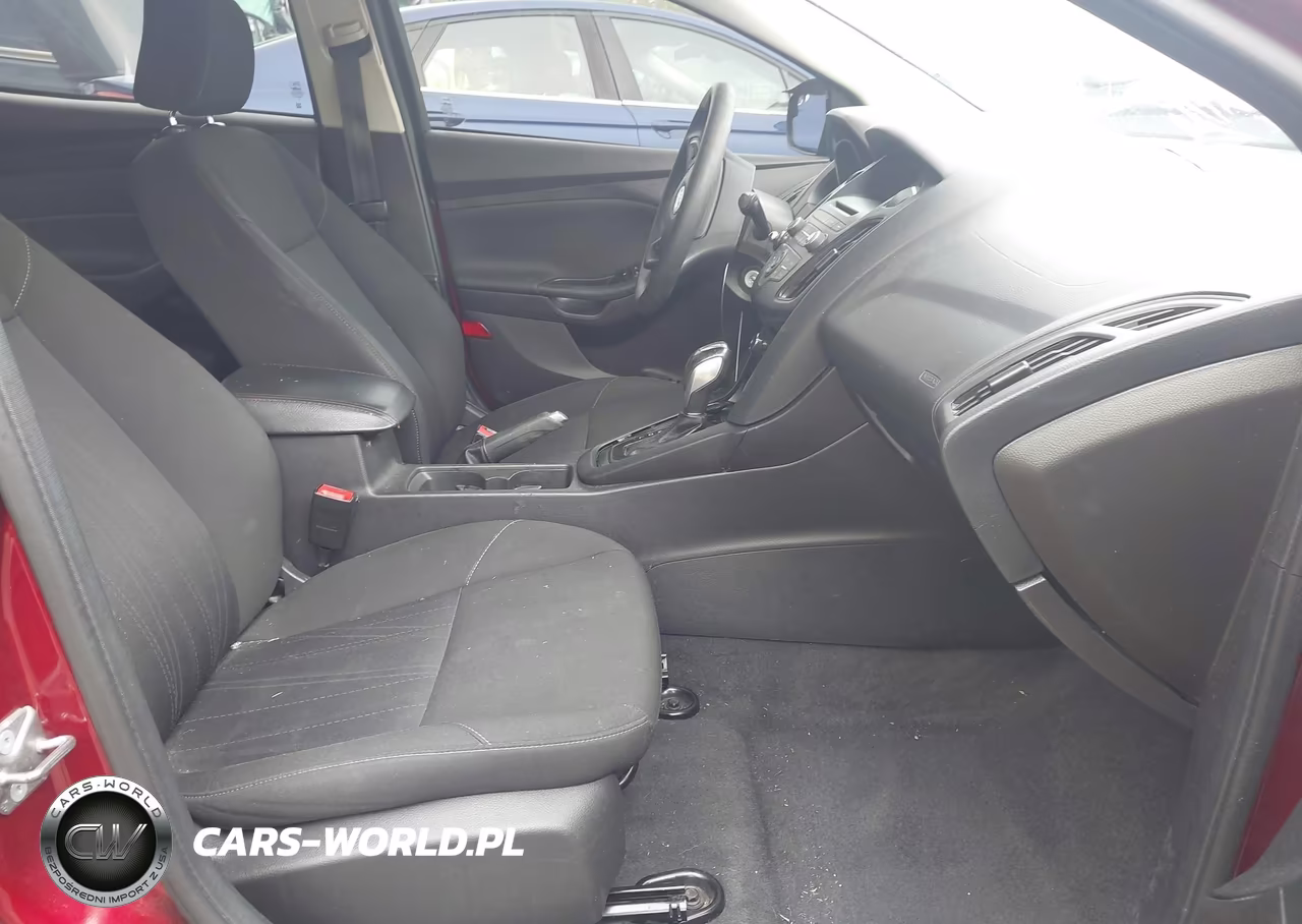 2015 Ford Focus Se VIN:1FADP3F21FL274313 - 5