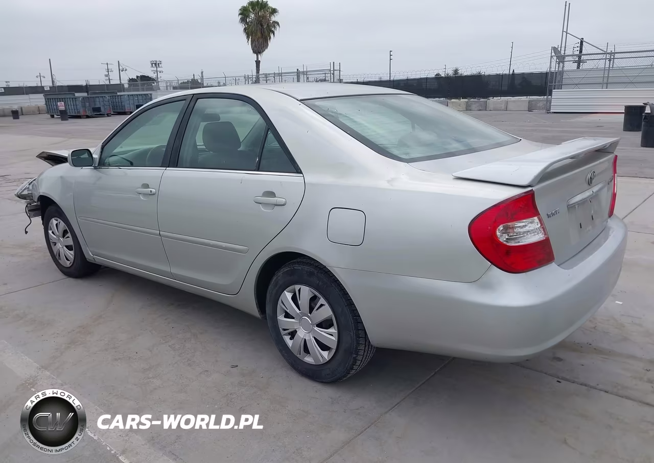 2004 Toyota Camry Le VIN:JTDBE32K640265523 - 3
