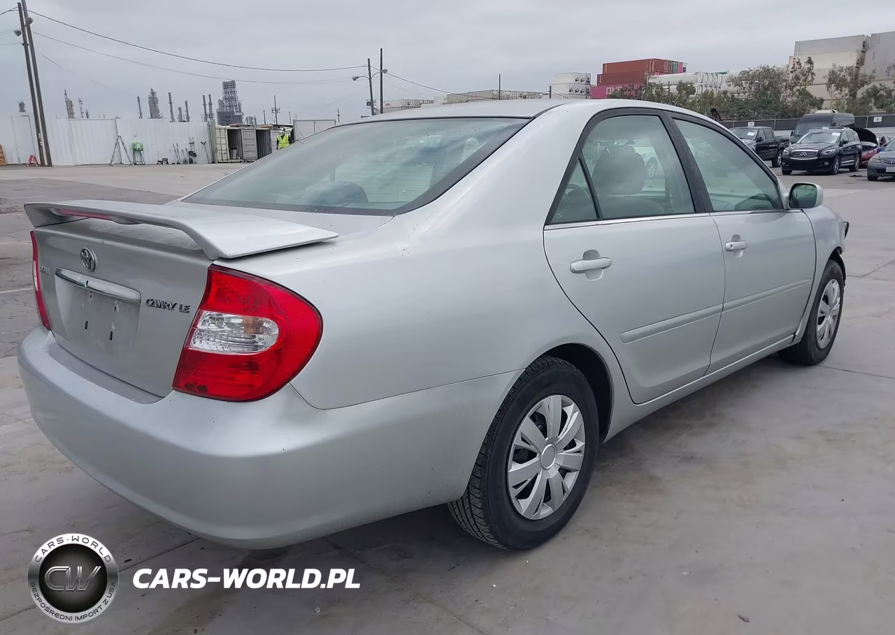 2004 Toyota Camry Le VIN:JTDBE32K640265523 - 4