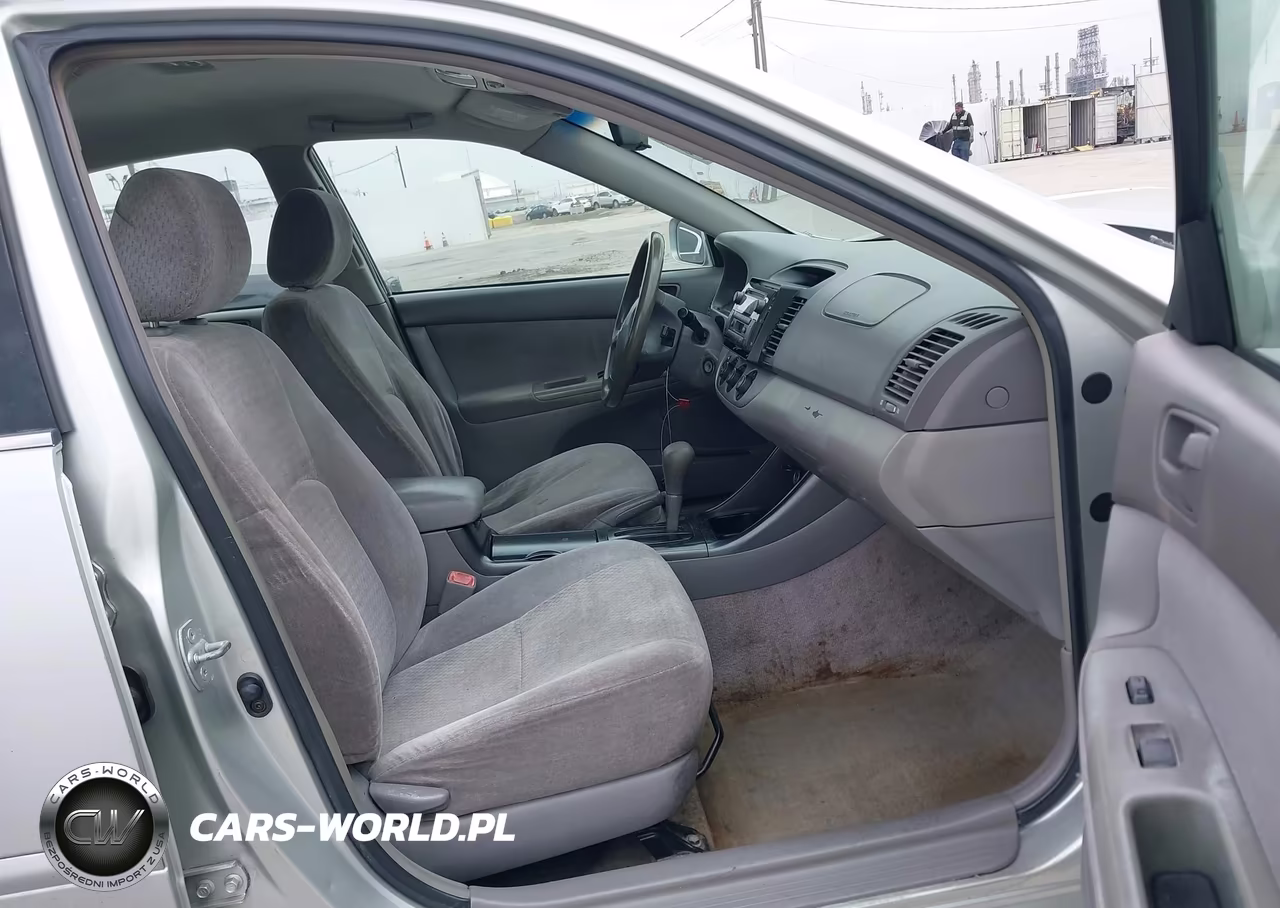 2004 Toyota Camry Le VIN:JTDBE32K640265523 - 5