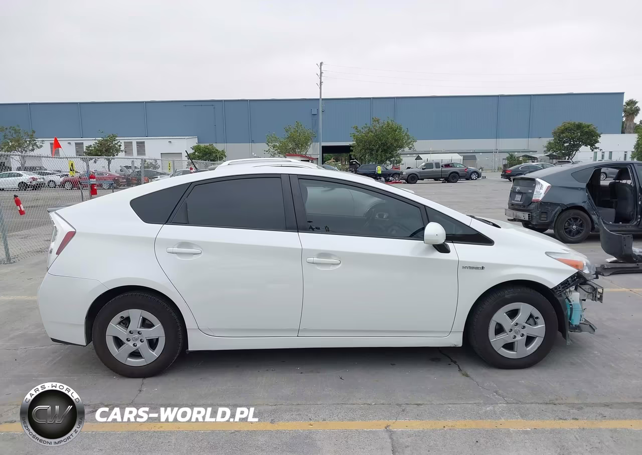 2011 Toyota Prius Three VIN:JTDKN3DU3B0323731 - 14