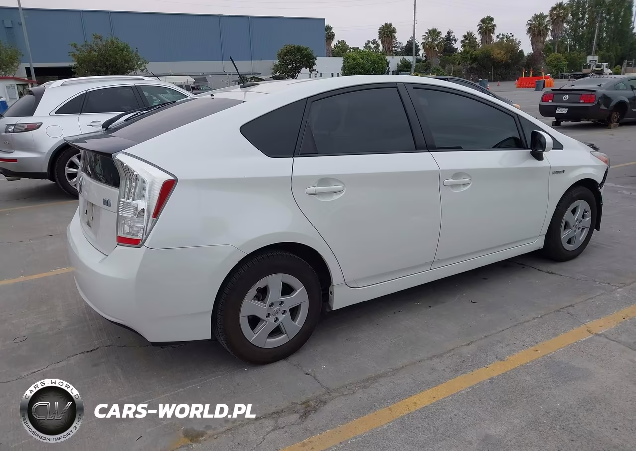 2011 Toyota Prius Three VIN:JTDKN3DU3B0323731 - 4