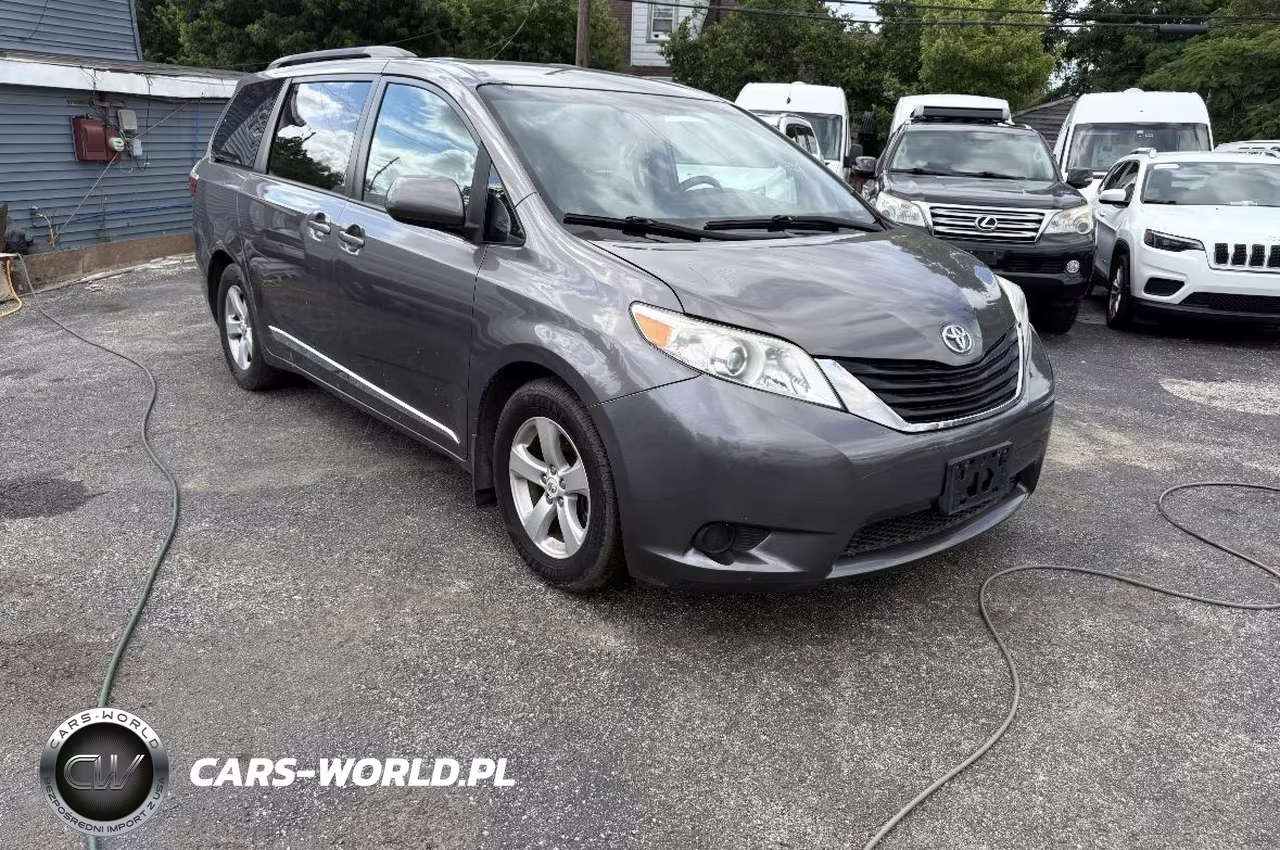 2017 Toyota Sienna Le 8 Passenger – zdjęcie 1 z 14