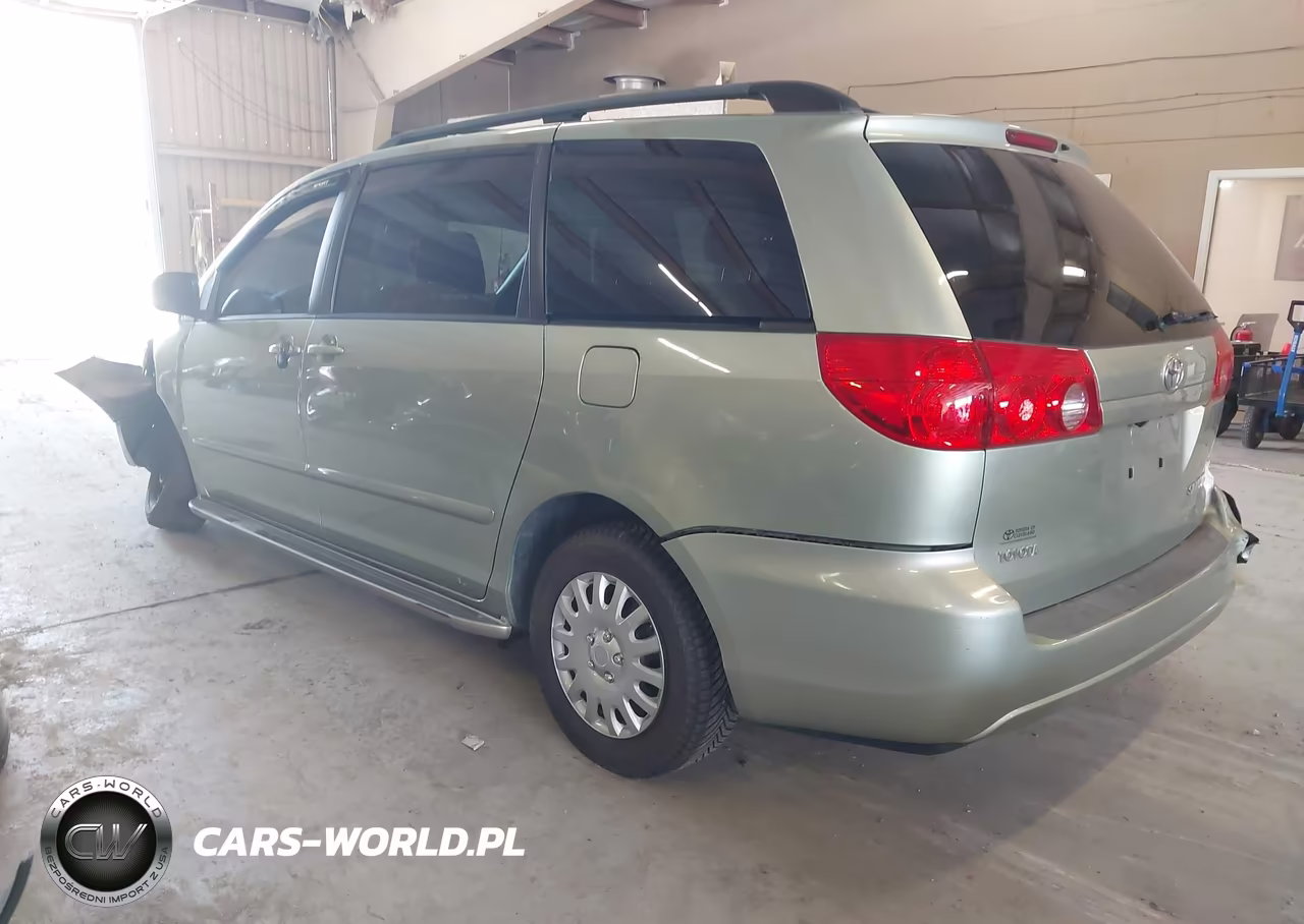 2010 Toyota Sienna Le VIN:5TDKK4CC7AS314811 - 3