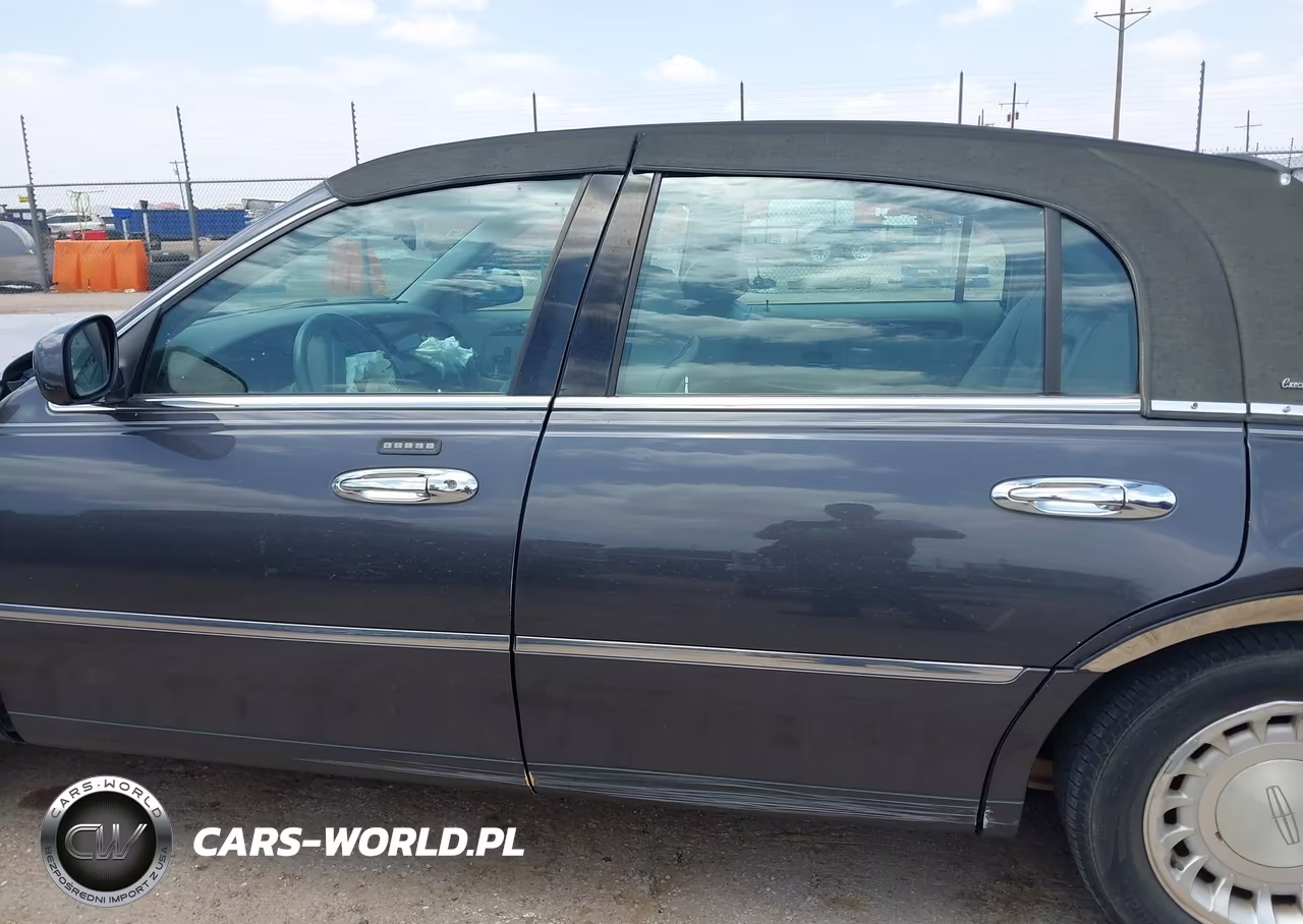 2000 Lincoln Town Car Executive VIN:1LNHM81W6YY936965 - 15