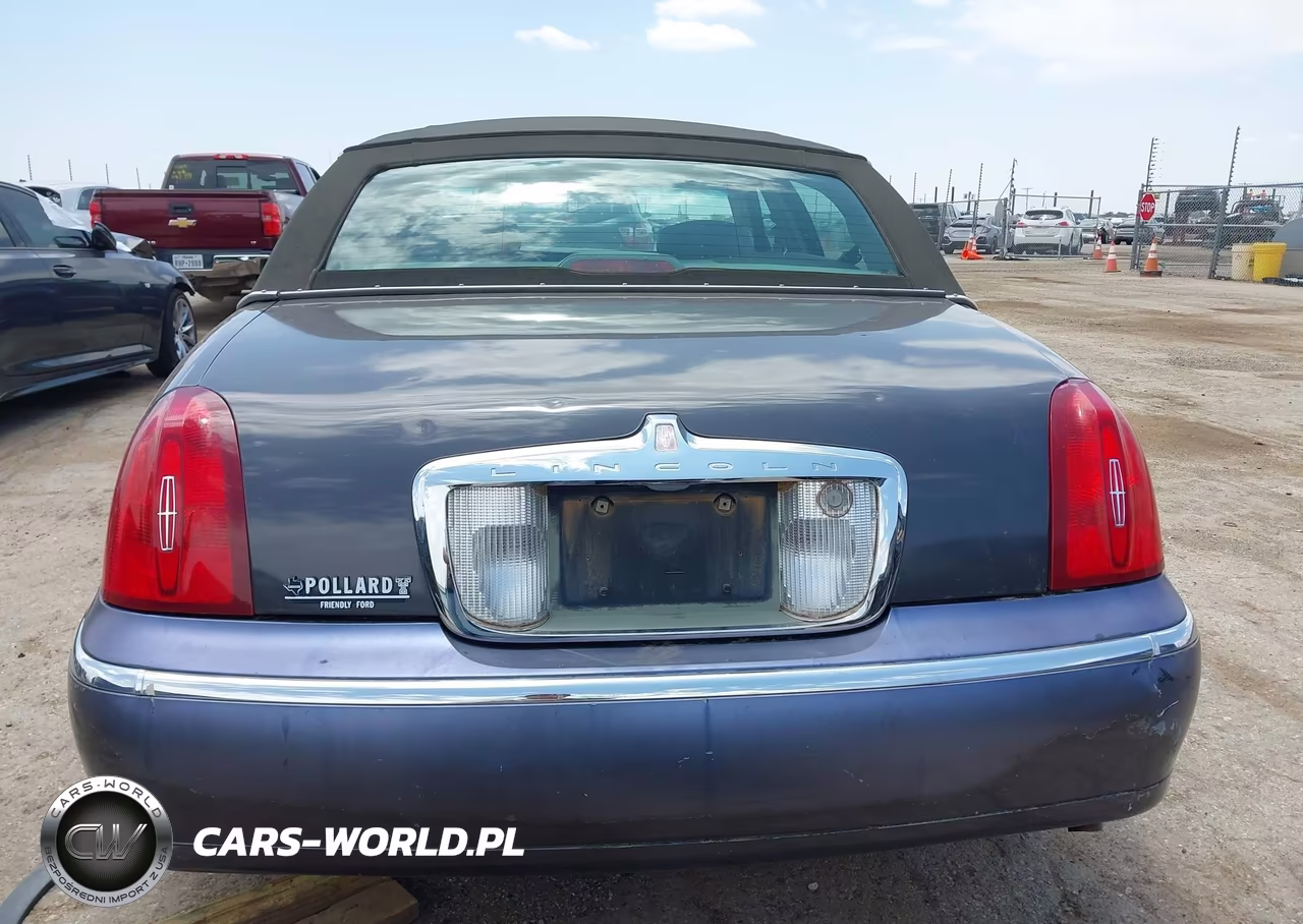 2000 Lincoln Town Car Executive VIN:1LNHM81W6YY936965 - 17