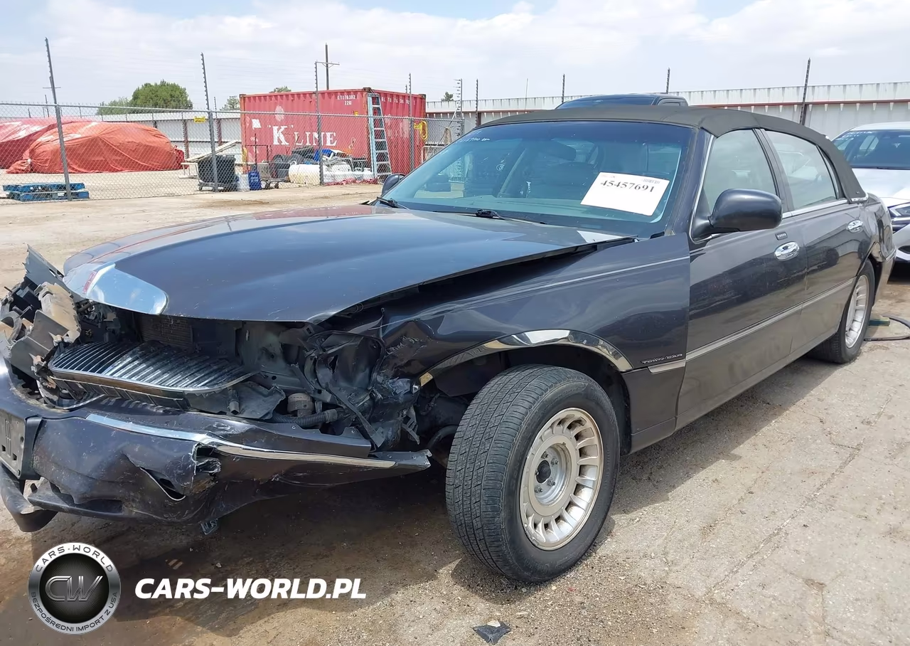 2000 Lincoln Town Car Executive VIN:1LNHM81W6YY936965 - 2