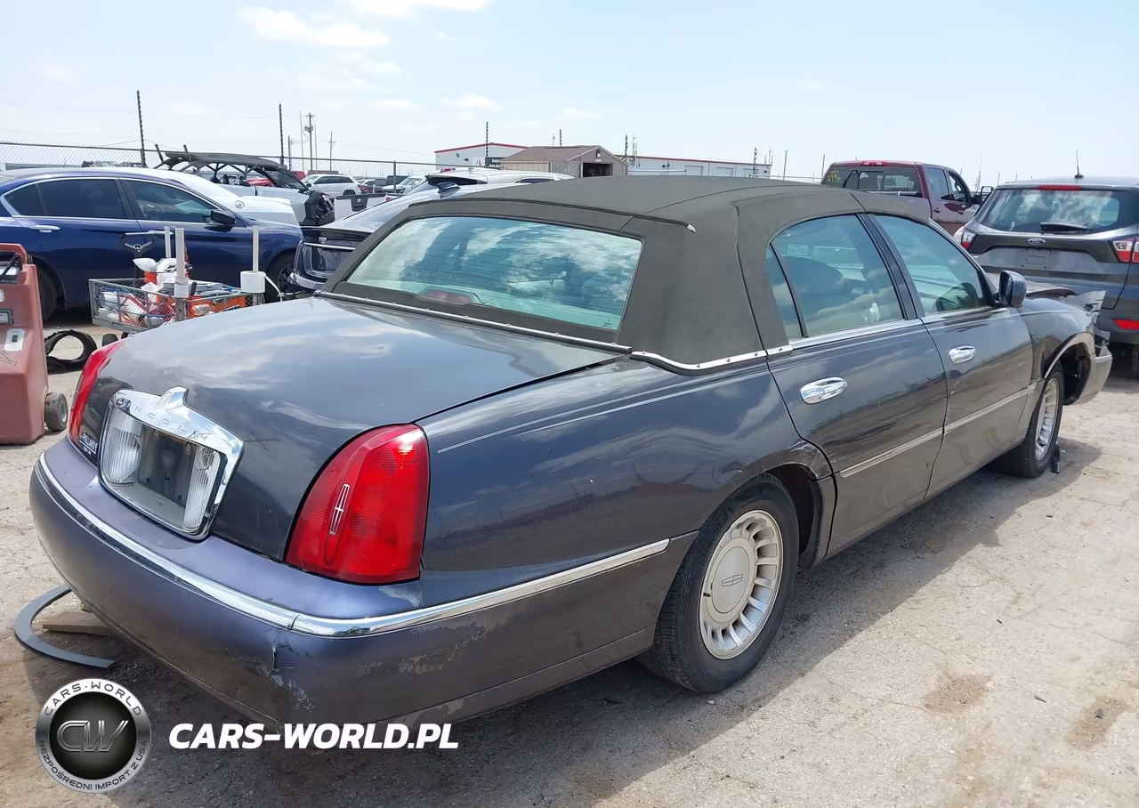 2000 Lincoln Town Car Executive VIN:1LNHM81W6YY936965 - 4
