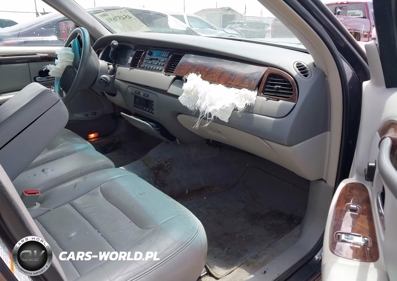 2000 Lincoln Town Car Executive VIN:1LNHM81W6YY936965 - 5