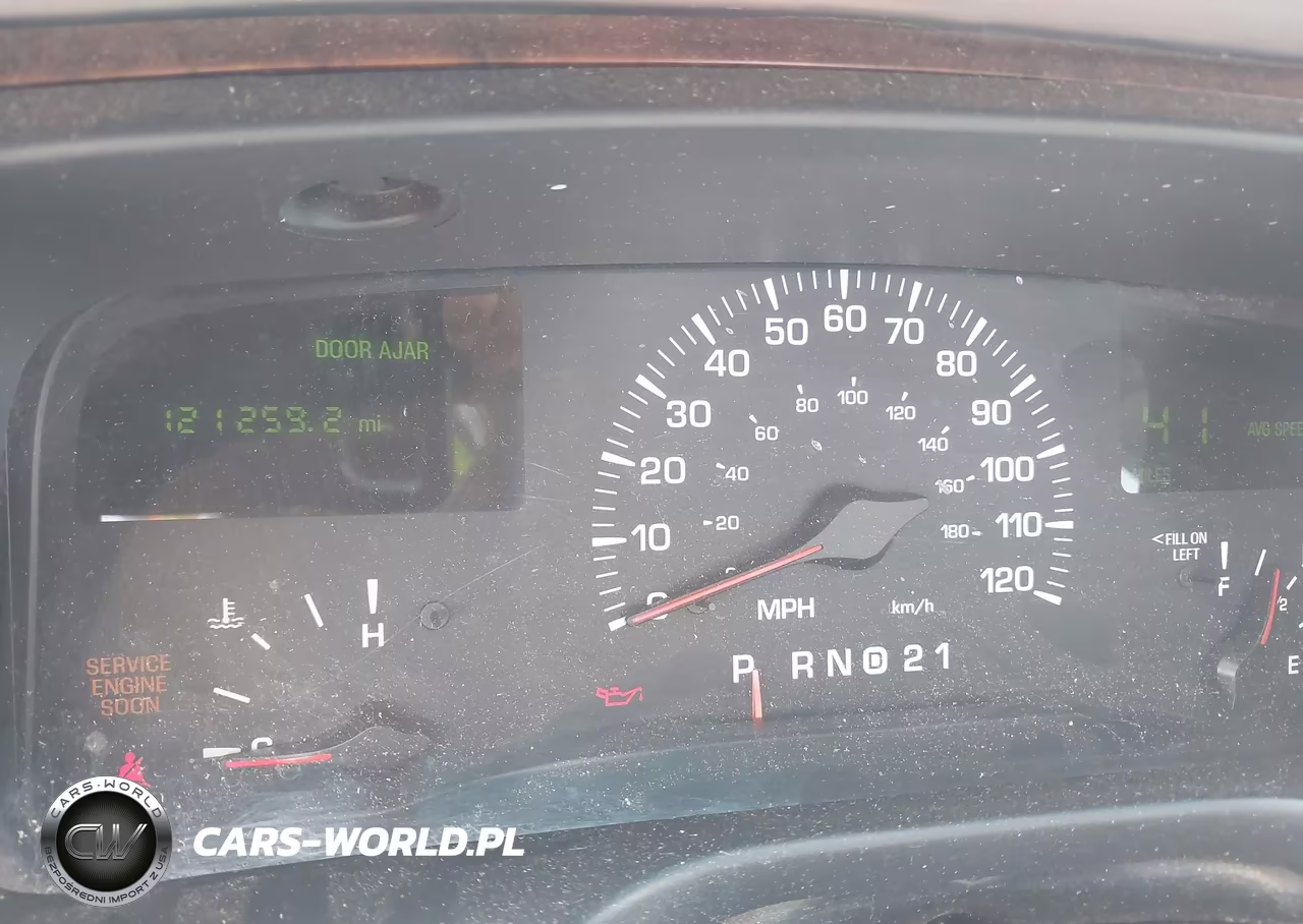 2000 Lincoln Town Car Executive VIN:1LNHM81W6YY936965 - 7