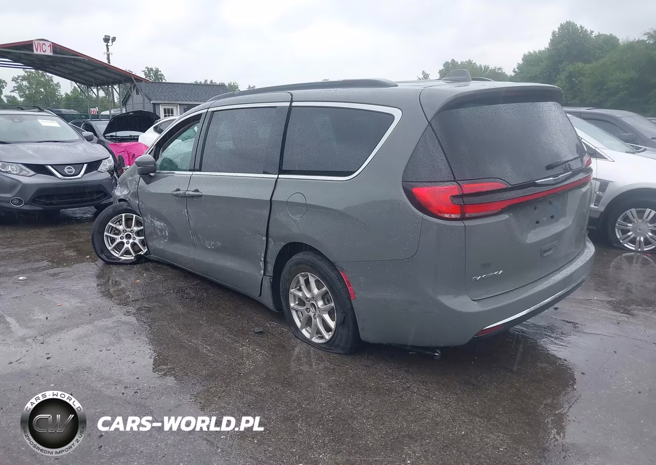 2022 Chrysler Pacifica Touring L VIN:2C4RC1BG4NR190980 - 3