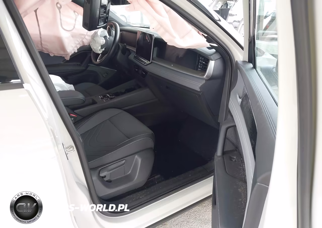 2026 Volkswagen Tiguan Se R-Line Black VIN:3VVGR7RM1TM040464 - 5