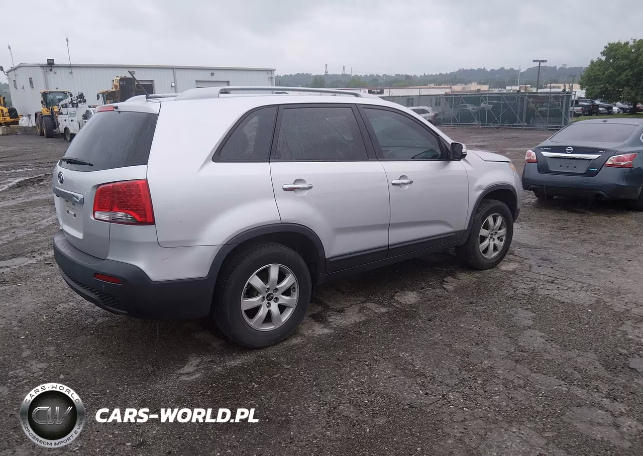 2011 Kia Sorento Lx VIN:5XYKT3A11BG090894 - 4