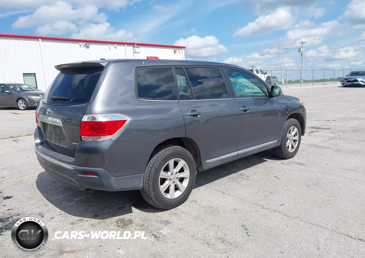 2011 Toyota Highlander Base V6 VIN:5TDBK3EH4BS071138 - 4